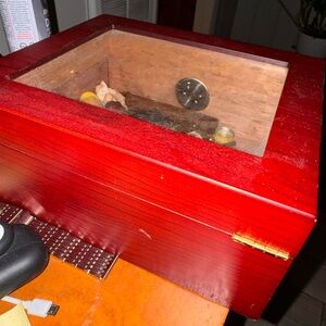Used cigar box like new good condition
